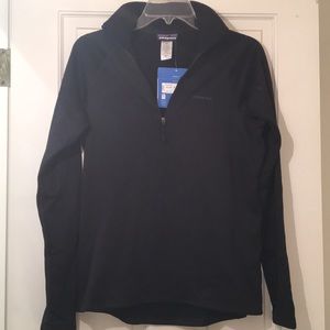 Patagonia Black w’s r1 p/o  half zip NWT